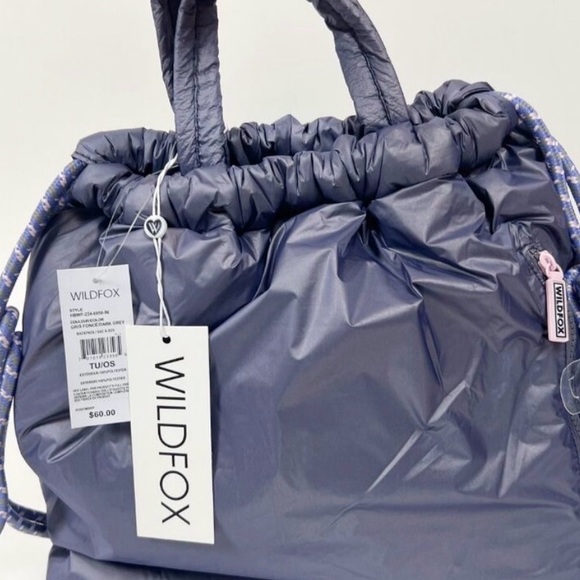 Wild Fox NWT puffer bag/backpack lavender-grey - Picture 2 of 9